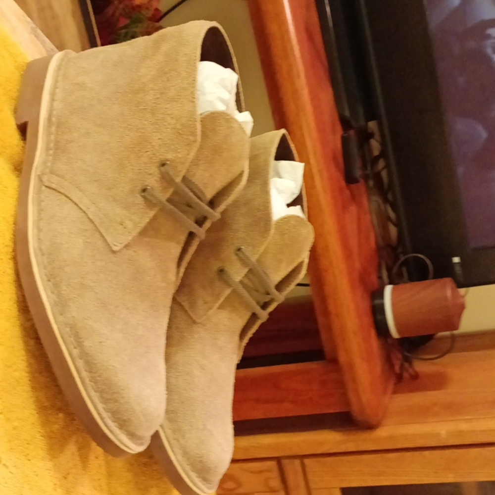 Clark's- Men's Boots: Tan, Suede, Size 8.5W (New/ Never Worn)